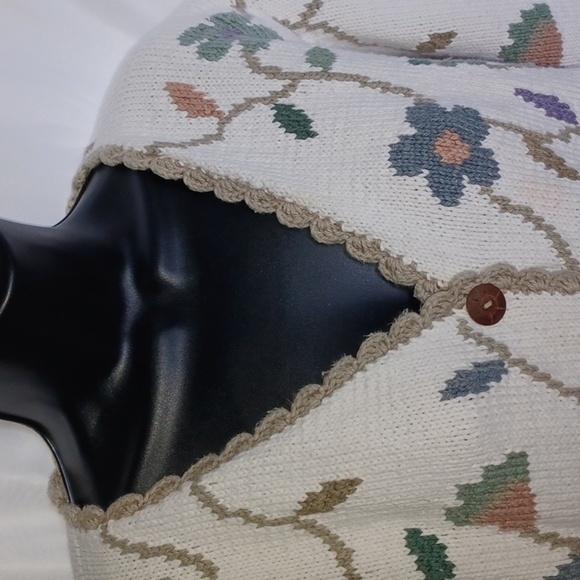 VINTAGE CARDIGAN SWEATER, KNIT FLORAL TRIM, VINE DETAILS; DISTINCTIONS, PTP-20" - Picture 2 of 4